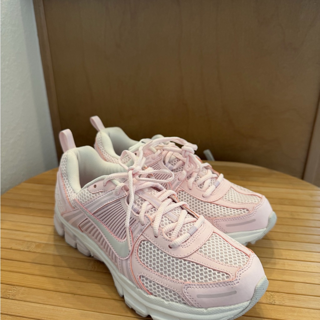 Nike- Light Pink Mesh Athletic Sneakers